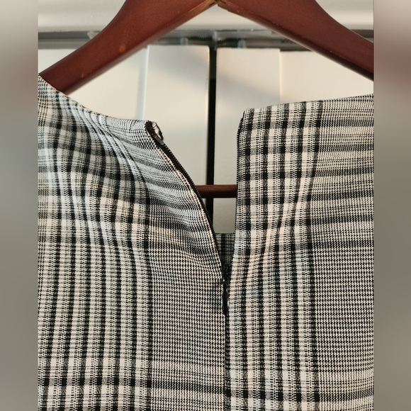 Sleeveless houndstooth top - Picture 5 of 6